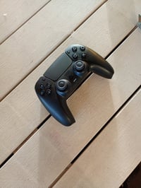 Bezdrôtový ovládač Sony DualSense pre PS5 vo farbe Midnight Black – používaný, neúplné balenie (kábel USB-C — USB-C; stav: pozri 2. obrázok) 2