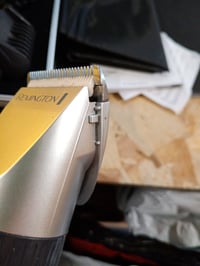 Remington HC5811 Genius Hajvágó Szett, Önélező Kerámia Pengék, 0,8-40 mm, 10 Feltolható Fésű, Akkumulátoros és Hálózati, Alumínium Koffer 4