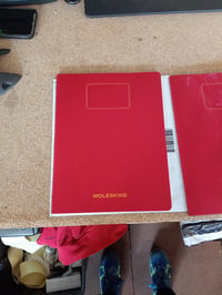Set 2 caiete Moleskine Student Cahier, liniate, roșu, XXL 21,6x27,9 — primele 20 de pagini sunt pătate și umezite (stare: vezi a 2-a imagine) 2