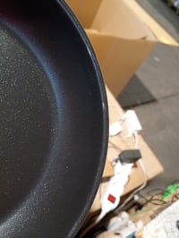 3-dielna súprava nepriľnavých panvíc a wok panvice Amazon Basics, nehrdzavejúca oceľ — Mierne opotrebovanie na panvici (stav: pozri 2. obrázok) 2