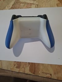 Bezdrôtový ovládač Xbox Wireless Controller Shock Blue, kompatibilný s Xbox Series X, S, One a Windows, balenie 2025, používaný 5