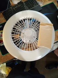 Stropný ventilátor Philips Amigo so zabudovaným LED svetlom, 20W+40W, 49 cm, okrúhly, s diaľkovým ovládaním, biely, používaný 2