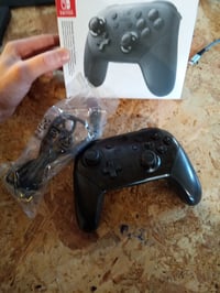 Nintendo Switch Pro Controller játékvezérlő — hibás, részben működik: bal kar felfelé nem érzékel, lefelé (állapot: lásd a 2. képet) 2