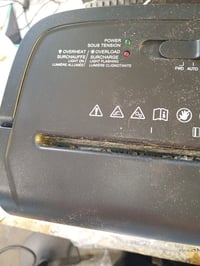 Amazon Basics križni uništavač dokumenata, 6 listova, spremnik od 14 litara, s rezačem kreditnih kartica, A4 — zaglavljen papir (stanje: vidi 2. sliku) 3