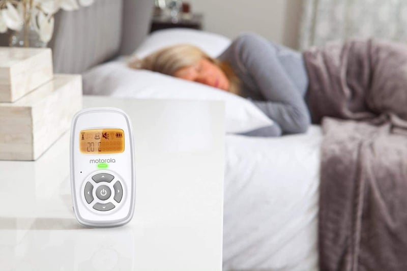 Motorola AM24/MBP24 Digitális Bébiőr DECT Technológiával - Szobahőmérséklet Kijelzés, Kétirányú Beszélgetés, 8 Órás Akkumulátor, Fehér
