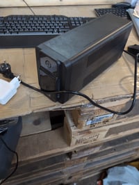 UPS APC Easy UPS BVX700LI-GR 700 VA AVR Schuko – pokazený, na náhradné diely: nezapína sa (stav: pozri 2. obrázok) 3