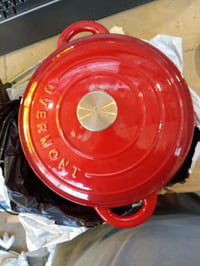 Caserolă din fontă emailată Overmont cu capac, 26 cm, 5,2 L, roșu - pentru cuptor — defect minor de vopsea pe capac (stare: vezi a 2-a imagine) 2