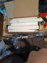 vidaXL tömör fenyőfa kerti lábtartó - fehér - 62x63,5x32 cm — hibás, alkatrésznek: törött elem (állapot: lásd a 2. képet) 2