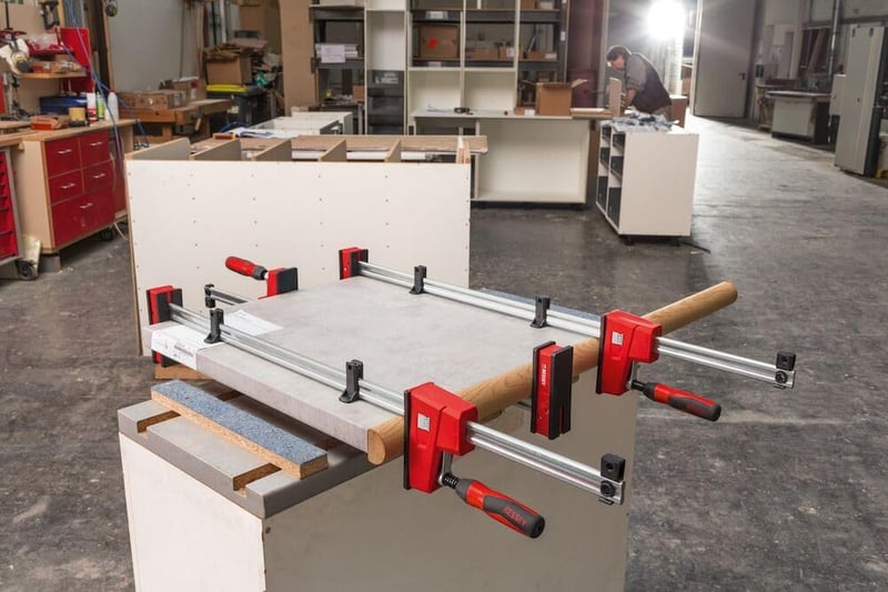 BESSEY REVO KRE30-2K-SET Szorítópofa Szett - 2 db Fémházas Asztalos Szorító, 300 mm Befogási Szélesség, 95 mm Kinyúlás, 4,3 kg