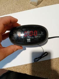 Rádiobudík New One CR-100 s FM rádiom, čiernym LED displejom, duálnym budením, funkciou snooze a nastaviteľným jasom 5