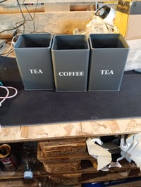 Set de 3 cutii metalice pentru ceai, cafea și zahăr Andrew James, stil vintage, depozitare bucătărie din fier inoxidabil cu finisaj sablat, 2 L, gri 2