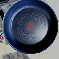 Tefal XL Force C38504 tava 24 cm, neprianjajući aluminijski premaz, Thermo-Signal indikator, crna, nije za indukciju, vidljivo korištena 2