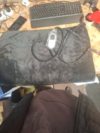 Qoosea Elektromos Fűtőpárna Kutyáknak és Macskáknak 45x70 cm, 30-60°C Hőmérséklet, 12 Órás Időzítő, Vízálló Melegítő Alátét Mosható Huzattal 2