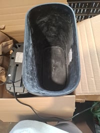 Skartovačka Amazon Basics s krížovým rezom, 8 listov, 14-litrový kôš, s priehľadným okienkom, aj na kreditné karty, čierna 2