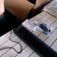 Oscilačný stĺpový ventilátor Amazon Basics, 71 cm, 35 W, 3 rýchlostné stupne, 60-stupňová oscilácia, mechanické ovládanie, matná čierna, do obývačky a 2