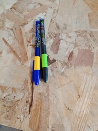 Stilou cu bilă ștergibil și reîncărcabil BIC Illusion, vârf mediu 0,7 mm — fără cerneală neagră, în schimb cu cerneală albastră (stare: vezi a 2-a imagine) 2
