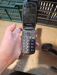 Mobilný telefón Panasonic KX-TU550EXB 4G so sklápacou konštrukciou pre seniorov, 2,8" displej, veľké tlačidlá, čierny – chybný, nezapne sa (stav: pozri 2. obrázok) 2
