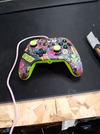 Controller cu fir PowerA Advantage pentru Xbox Series X|S - Design Fortnite Glow, PC și Xbox — fără cablu (stare: vezi a 2-a imagine) 2