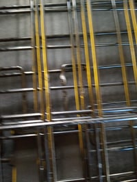 Amazon Basics Sklopivi metalni kavez za pse s ladicom na izvlačenje, jednokrilna vrata, crni, 76x48x53 cm, rabljeno 2