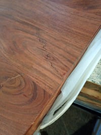 Blat de masă vidaXL din lemn masiv de acacia cu margine naturală 180x40x3,8 cm - defect de suprafață/material pe suprafața utilă (stare: vezi a 2-a imagine) 2