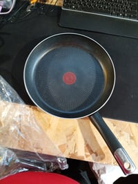 Tigaie Tefal Hard Titanium Essential C38806, 28 cm, strat antiaderent din titan, indicator de temperatură, compatibilă cu mașina de spălat vase, fabricată în Franța 2