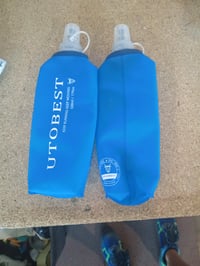 UTOBEST Soft Flask összehajtható futópalack 500 ml, TPU, BPA-mentes, kék, foltos felület (működőképes (állapot: lásd a 2. képet) 2