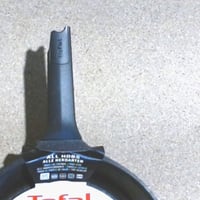 Tefal Robusto E24906 öntött alumínium serpenyő 28 cm, indukciós, tapadásmentes — sérült a nyele a terméknek (állapot: lásd a 2. képet) 2