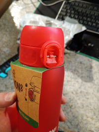 ion8 Gyerek Kulacs 350 ml Piros, Szivárgásmentes, Egykéz Nyitás, BPA-mentes, Mosogatógépben — törött gomb nélkül (állapot: lásd a 2. képet) 2