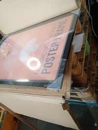 Rám na plagát Grupo Erik NORINGSET, 61x91,5 cm, čierne MDF drevo — rám je v hornej a dolnej časti zlomený (stav: pozri 2. obrázok) 3