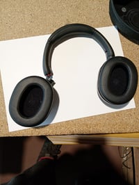Sony ULT WEAR Bluetooth slúchadlá s potlačením hluku, čierne — zlomené — chybné, na súčiastky: zlomené nad ľavým slúchadlom (stav: viď 2. obrázok) 2