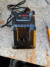 Încărcător acumulatori Bosch AL 36V-20 pentru acumulatori Li-ion de 36V, utilizat pentru mașini de tuns iarba Rotak 32-Li, 34-Li, 37-Li, 43-Li 2