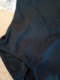 Costum de baie întreg pentru fete Arena Dynamo Junior R, negru, material Maxfit Eco rezistent la clor și apă sărată, protecție UV 50+ UPF, croială sportivă 3