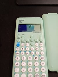 Casio FX-92PLUSCOLLEGE ClassWiz tudományos számológép — hibás, alkatrésznek: betört képernyő, nem működik (állapot: lásd a 2. képet) 2