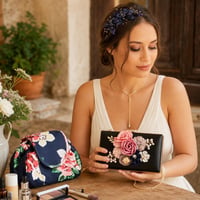 Set accesorii mireasă cu perle: 1x geantă + 1x organizator machiaj + 1x colier + 1x bentiță cristale 1