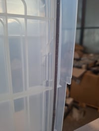 Sada vzduchotesných úložných boxov IRIS Ohyama AT-L, 50 litrov, 4 ks, čierne — 3 vrchnáky majú menšie poškodenia (stav: pozri 2. obrázok) 3