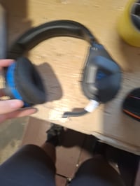 Bezdrôtové slúchadlá Turtle Beach Stealth 500 — nefunkčné, na náhradné diely: Nefungujú, náušníky sú opotrebované a mikrofón (stav: pozri 2. obrázok) 3