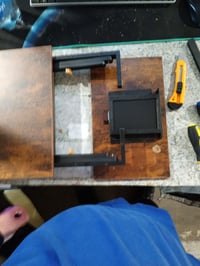 Skladací stolík na notebook Relaxdays k posteli alebo na pohovku — uvoľnená skrutka, mierne poškodenie drevotriesky (stav: pozri 2. obrázok) 3