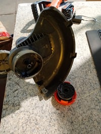 Motocoasă cu acumulator BLACK+DECKER STC1820EPC 18V 2,0Ah, lățime de tăiere 28 cm, Powercommand — fără acumulator (stare: vezi a 2-a fotografie) 3