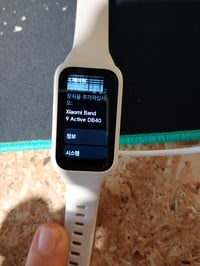 Inteligentný náramok Xiaomi Smart Band 9 Active biely, 1,47" TFT displej, 5ATM — chybný, čiastočne funkčný: chybný displej (stav: pozri 2. obrázok) 2