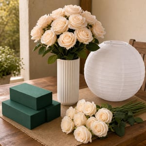Floral dekor set: 3x spužva za cvijeće + bijela keramička vaza + 15x svilene ruže + papirnati abažur