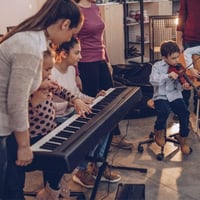 Ejoyous Dupla Merevítésű Billentyűzet Állvány - 7 Fokozatban Állítható Magasság, X-Alakú Stabil Szerkezet, Összecsukható, Hordozható Zongora 5