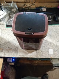 Coș de gunoi automat Amazon Basics din oțel inoxidabil, pătrat, 12L — sistemul electronic de deschidere nu funcționează (stare: vezi a 2-a imagine) 2