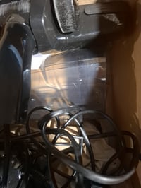 Amazon Basics 2-u-1 štapni usisavač s ECO motorom, zamjenjivim HEPA filtrom, spremnikom od 0,7 litara, 1,8 kg, crni, rabljeno 4