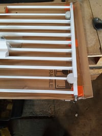 Safety 1st Wall Fix kovová bezpečnostná zábrana na schody a dvere, 62-102 cm, biela, otváranie jednou rukou, montáž na stenu – používaná 2