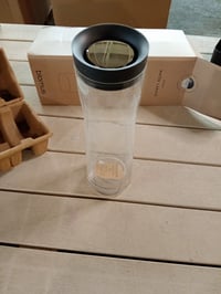 Sklenená karafa blomus SPLASH s čiernym silikónovým a nerezovým vekom, 1 liter, farba Magnet, 29,5 x 9 x 9 cm 2