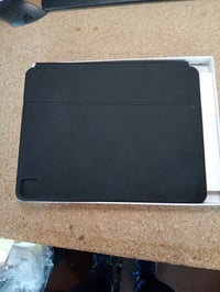 Earto Magic Keyboard pre iPad Pro 12.9 so španielskou klávesnicou, 7-farebným RGB podsvietením, magnetickým plávajúcim dizajnom, trackpadom, čierna 3