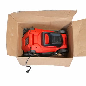 Mașină de tuns iarba electrică Einhell GC-EM 1000/32, 1000 W, lățime de tăiere 32 cm, coș colector 30 L, înălțime de tăiere 30-70 mm, mâner pliabil - utilizată