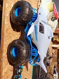 Mașină Monster Jam Megalodon Storm RC amfibie 1:15 — defectă, funcționează parțial: nu răspunde la telecomandă (stare: vezi a 2-a poză) 2