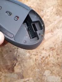 Mouse ergonomic vertical Logitech Lift, wireless, pentru mâna dreaptă - gri grafit — lipsesc bateria și stick-ul (stare: vezi a doua imagine) 3
