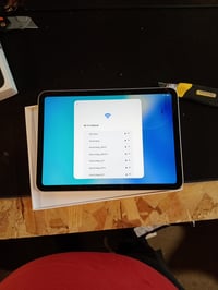 Apple iPad, cip A16, ecran Liquid Retina de 11 inchi, 128 GB, WiFi 6 — defect, funcționează parțial: afișaj cu dungi în colțul din dreapta (stare: vezi imaginea 2) 3